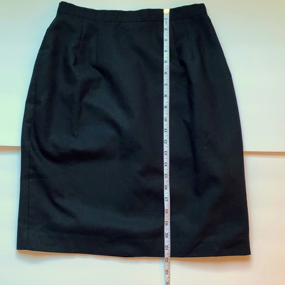Issac Hazan Black Pencil skirt, size 10, back button/zip closure, back slit - Picture 2 of 8